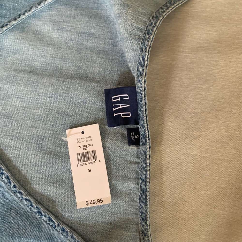 GAP - Picture 2 of 4